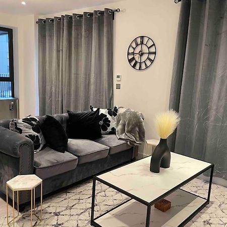 Stylish And Cosy 2 Bedroom Flat In Croydon Buitenkant foto