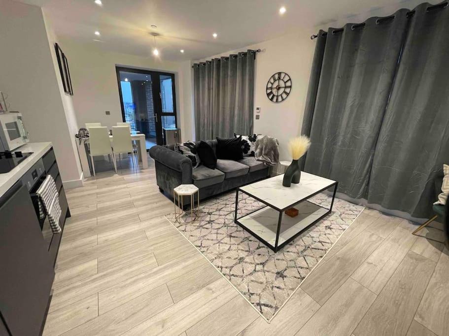 Stylish And Cosy 2 Bedroom Flat In Croydon Buitenkant foto