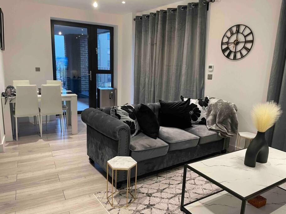 Stylish And Cosy 2 Bedroom Flat In Croydon Buitenkant foto