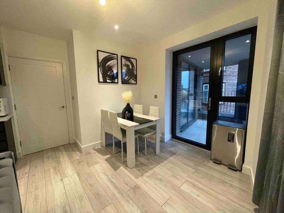 Stylish And Cosy 2 Bedroom Flat In Croydon Buitenkant foto