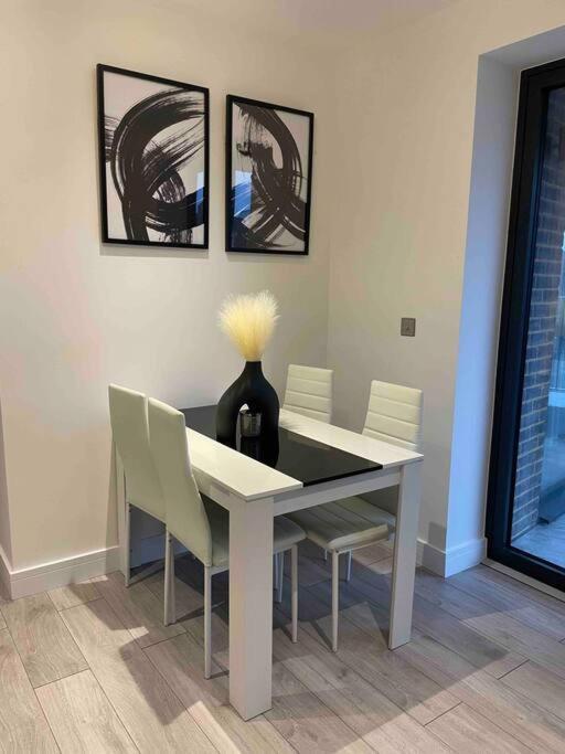 Stylish And Cosy 2 Bedroom Flat In Croydon Buitenkant foto