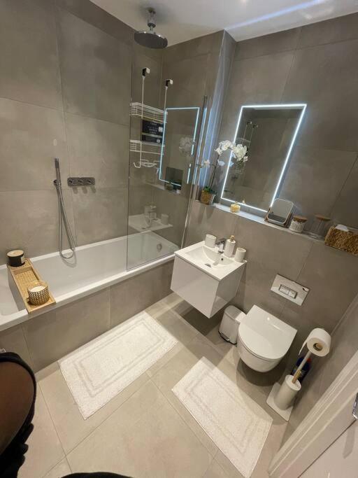 Stylish And Cosy 2 Bedroom Flat In Croydon Buitenkant foto